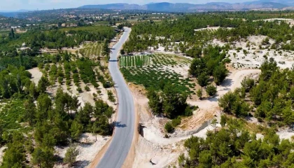 Mersinde 4 mahalleyi birbirine bağlayan yol yenilendi