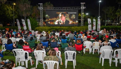 Mersinde açık havada sinema keyfi