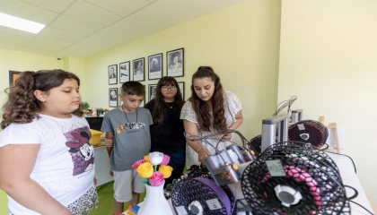 Mersinde çocuklar Rubik Küp çözen robot geliştirdi