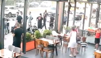 Mersinde fırın çalışanına otomobil çarptı