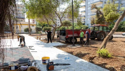 Mersinde iki park baştan sona yenileniyor