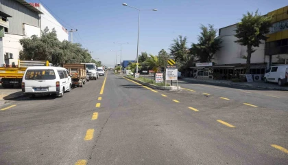 Mersinde sanayi sitesinin 20 yıllık yolları yenilendi