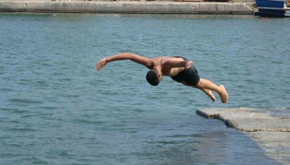 Mersinde sıcak hava ve nem bunalttı