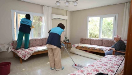 Mersinde yaşlı ve yalnız vatandaşlara evde şefkat eli