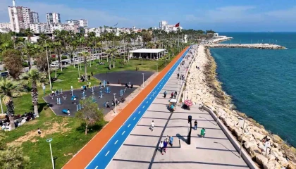 Mersinin 560 bin metrekarelik Kültür Parkında bakım çalışmaları sürüyor