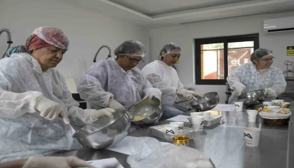 Mersinin tescilli kan portakalı mutfak atölyesinde işlendi