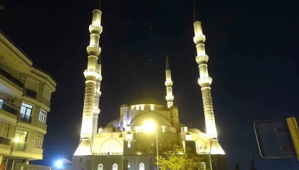 Mevlid Kandilinde Abdülhamid Han Camii doldu taştı