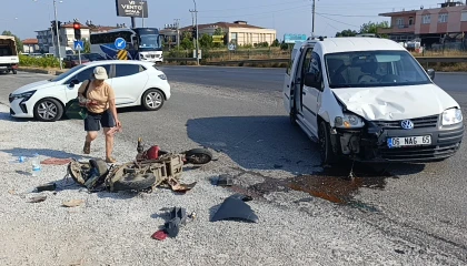 Motosiklettekileri metrelerce savuran kaza kamerada