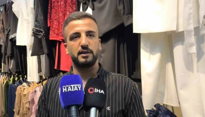 Müşteri gibi geldikleri mağazada çalışanı oyalayıp, bin lirayı çaldılar