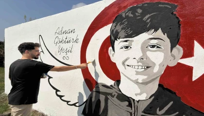 Okul saldırısında hayatını kaybeden Adnanın portresi memleketinde duvara çizildi