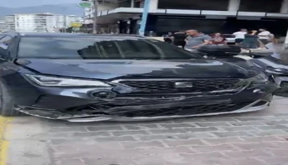 Osmaniyede iki otomobil çarpıştı: 2 yaralı