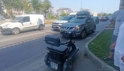 Otomobile çarpmamak için frene bassa da kaza yapmaktan kaçamadı