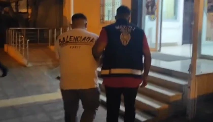 Otomobilin camını taşla kırıp kaçmıştı, yakalandı