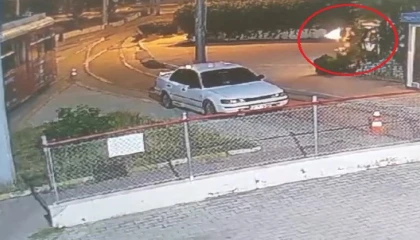 Seferleri durdurulan nostalji tramvayına yanıcı madde atıldı: O anlar kamerada