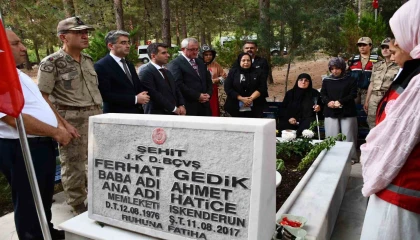 Şehit Başçavuş Ferhat Gedik mezarı başında anıldı