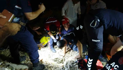 Side Antik Kentte kuyuya düşen çocuğa nefes kesen kurtarma operasyonu