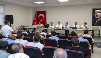 Silifkede mahalle muhtarları istişare toplantısında buluştu