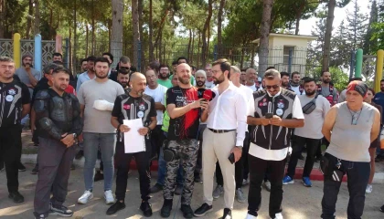 Sipariş almaya gittiği işletmede döner bıçaklı saldırıya uğradı, eline 30 dikiş atıldı