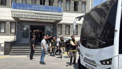 Tarsusta alacak verecek kavgası kanlı bitti: 2 kuzen öldü, 6 şüpheli adliyede