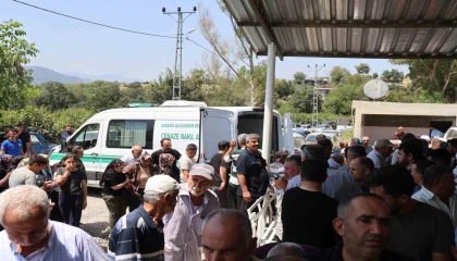Traktör kazasında hayatını kaybeden muhtar dualarla son yolculuğuna uğurlandı