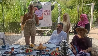 Tuğba Özaydan çöp cezası çağrısı: Manavgat Türkiyeye örnek olsun