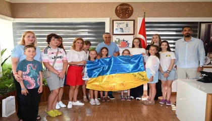 Ukraynalı çocuklar Kemerde moral depoladı