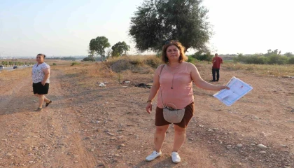 Üniversite yıllarca araziyi işgal etti, belediye istimlak etmeden bulvar geçirdi, şimdi de başkası karpuz ekti