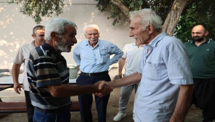 Yaşlı adamlardan örnek davranış