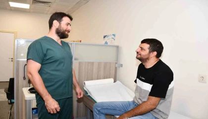 Yemek borusundaki 13 santimetrelik dev kitle kapalı cerrahi yöntemle çıkarıldı