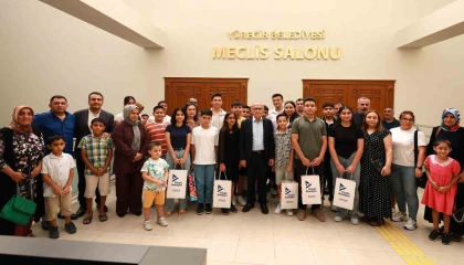 Yüreğirde başarılı öğrencilere tablet ödülü