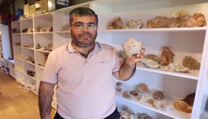 Zayıflamak için spor yaptığı esnada ayağının takıldığı taş hayatını değiştirdi, 10 yılda 79 ili gezerek 15 bin taş topladı