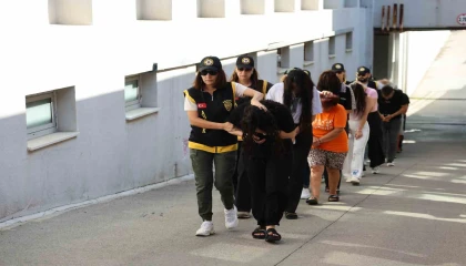 Adana merkezli fuhuş operasyonu: 17 tutuklama