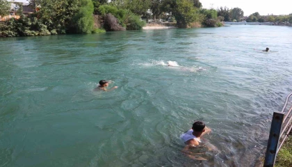 Adanada çocukların tehlikeli serinliği eylül ayında da sürüyor