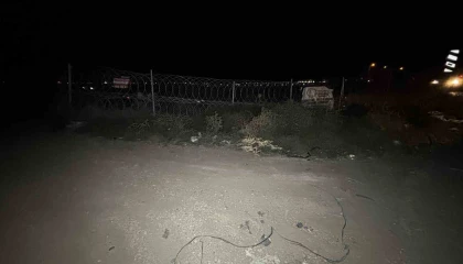 Adanada yol kenarında erkek cesedi bulundu
