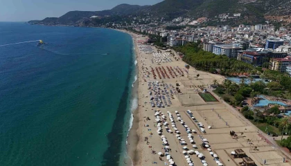 Alanyada 1 Eylülde sahiller doldu taştı