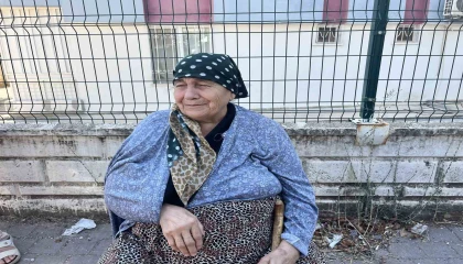 Alevler evlerin kapısına dayandı, vatandaşlar hortum ve kovalarla seferber oldu