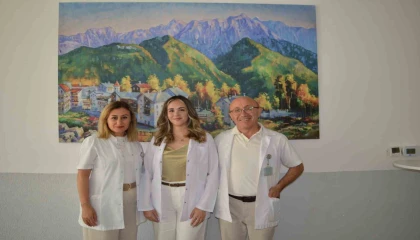 Anne ve babasının görev yaptığı hastanede doktor oldu