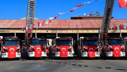 Antalya İtfaiyesi araç filosunu güçlendirdi: 24 yeni itfaiye aracı sahada