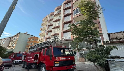 Antalyada balkonda çıkan yangın korkuttu