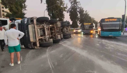 Antalyada beton mikseri devrildi: 1 yaralı