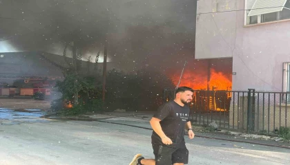 Antalyada ev ve depo yangını