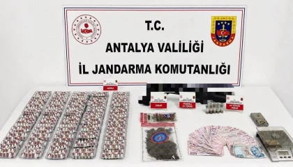 Antalyada iki ilçede uyuşturucu operasyonu: 6,8 kilo skunk ele geçirildi