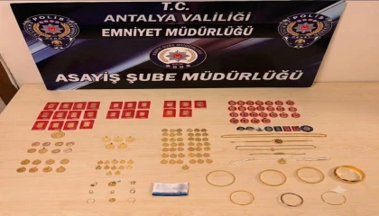 Antalyada kendisini komiser olarak tanıtıp 3 milyon TLlik ziynet eşyası dolandırdılar