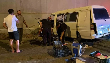 Antalyada panelvan kontrolden çıktı: 1 yaralı