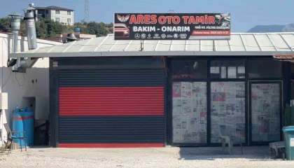 Aracın motor kısmında yaşanan patlama sonrası başına parça isabet eden 13 yaşındaki çırak hayatını kaybetti