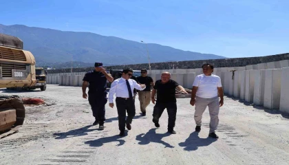 Arsuzda balıkçı barınağında yenileme çalışmaları sürüyor