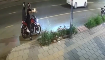 Aynı yerde ikinci saldırı: Kasklı şüpheli iş yerine peş peşe ateş açtı