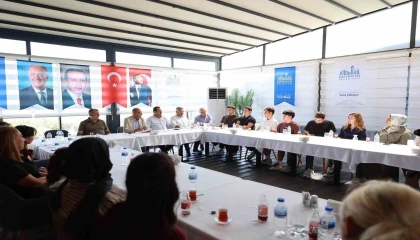 Başkan İbrahim Naci Yapar, YKSde dereceye giren öğrencilerle bir araya geldi