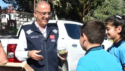 BAŞKAN YAPAR'DAN ÖĞRENCİLERE DONDURMA SÜRPRİZİ
