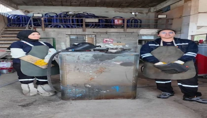Başkanın ‘kaynak yapabilir misiniz sorusuyla başlayan süreçle birlikte 2 genç kadın belediyede kaynakçı oldu